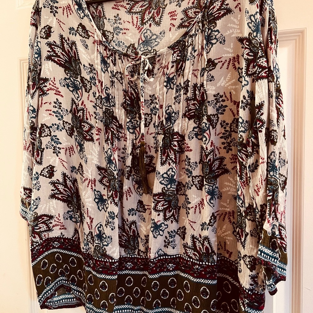 Ladies Great northwest Indigo XL shirt. (Pretty pattern) gorgeous hem detailing